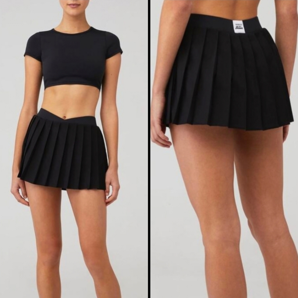 Frankies Bikinis Active Windy Pleated Skirt Mini Black Tennis Skort! M Excellet